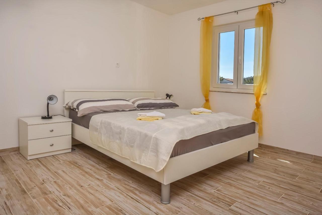 Apartments Jelena Рогозница Экстерьер фото